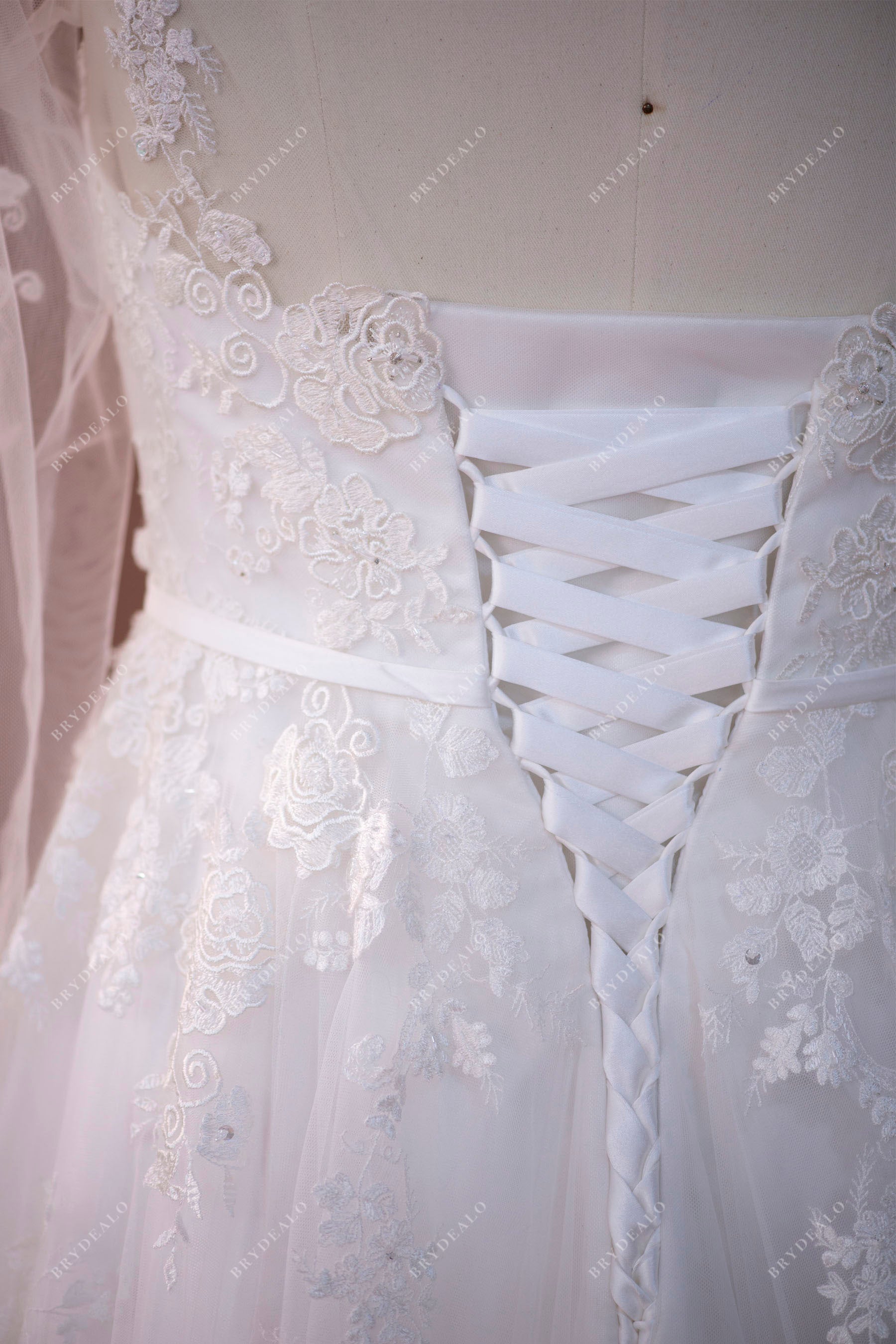 lace-up back classic lace wedding dress