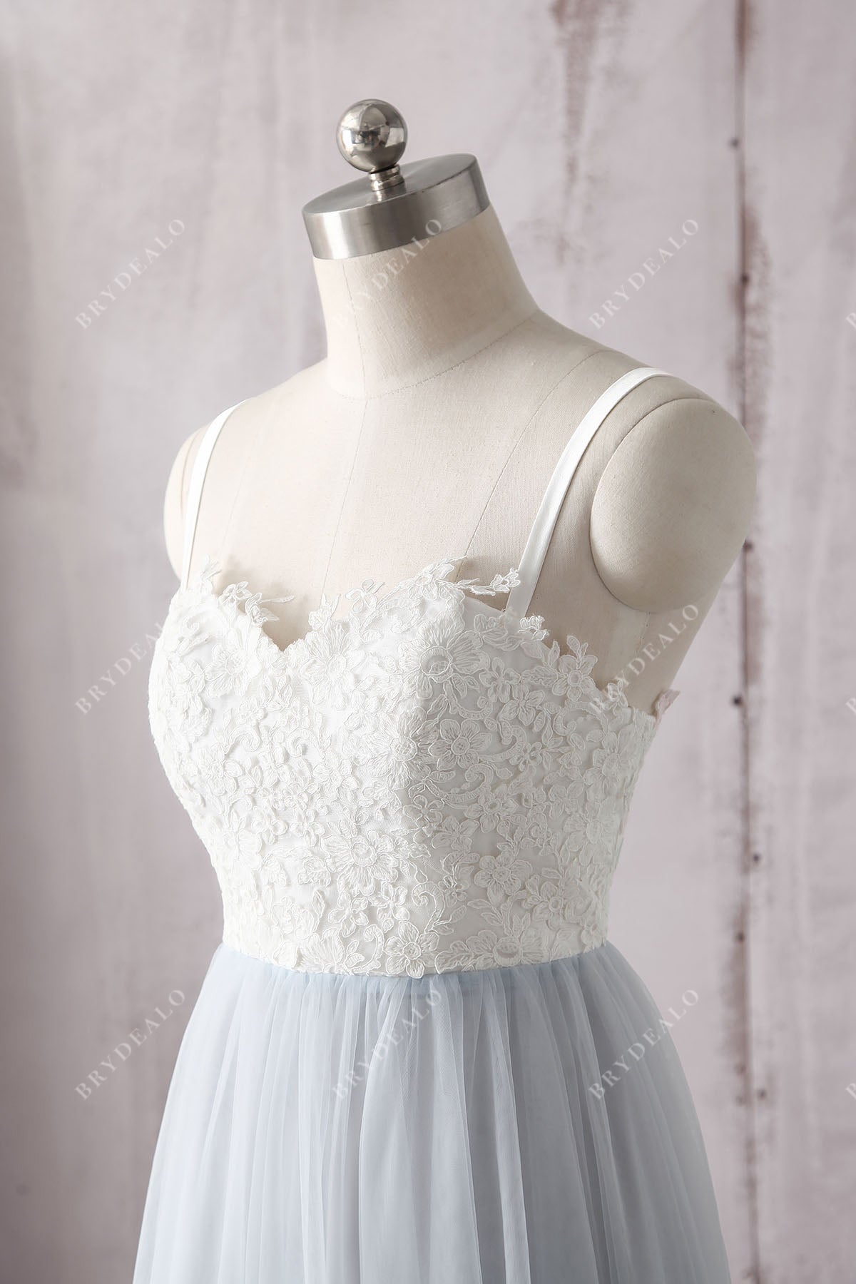 white lace sweetheart sleeveless lace city bridal gown