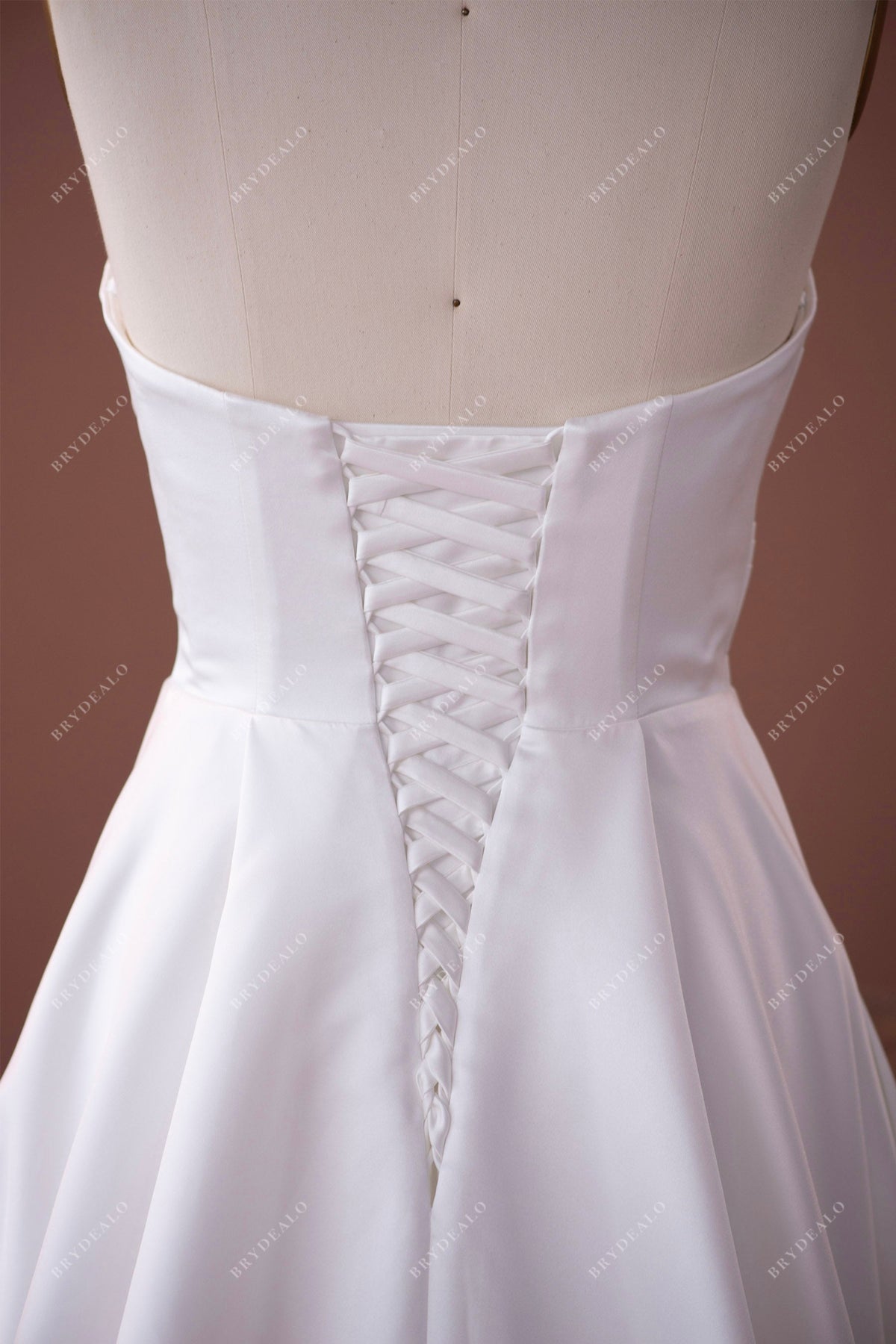 Timeless Pleated Sweetheart Neck Elegant A-line Pockets Wedding Dress