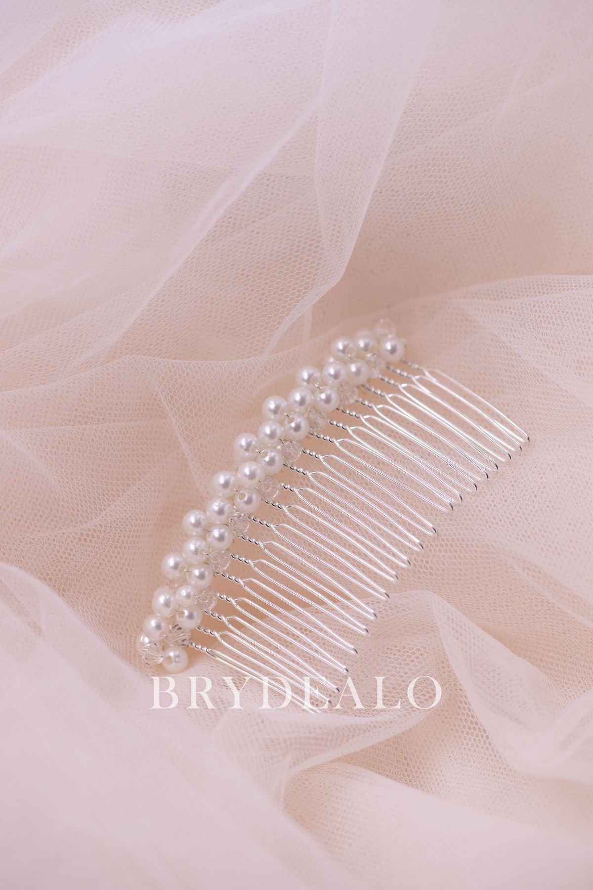 Glamorous Pearls Adorned Elegant Bridal Hair Comb