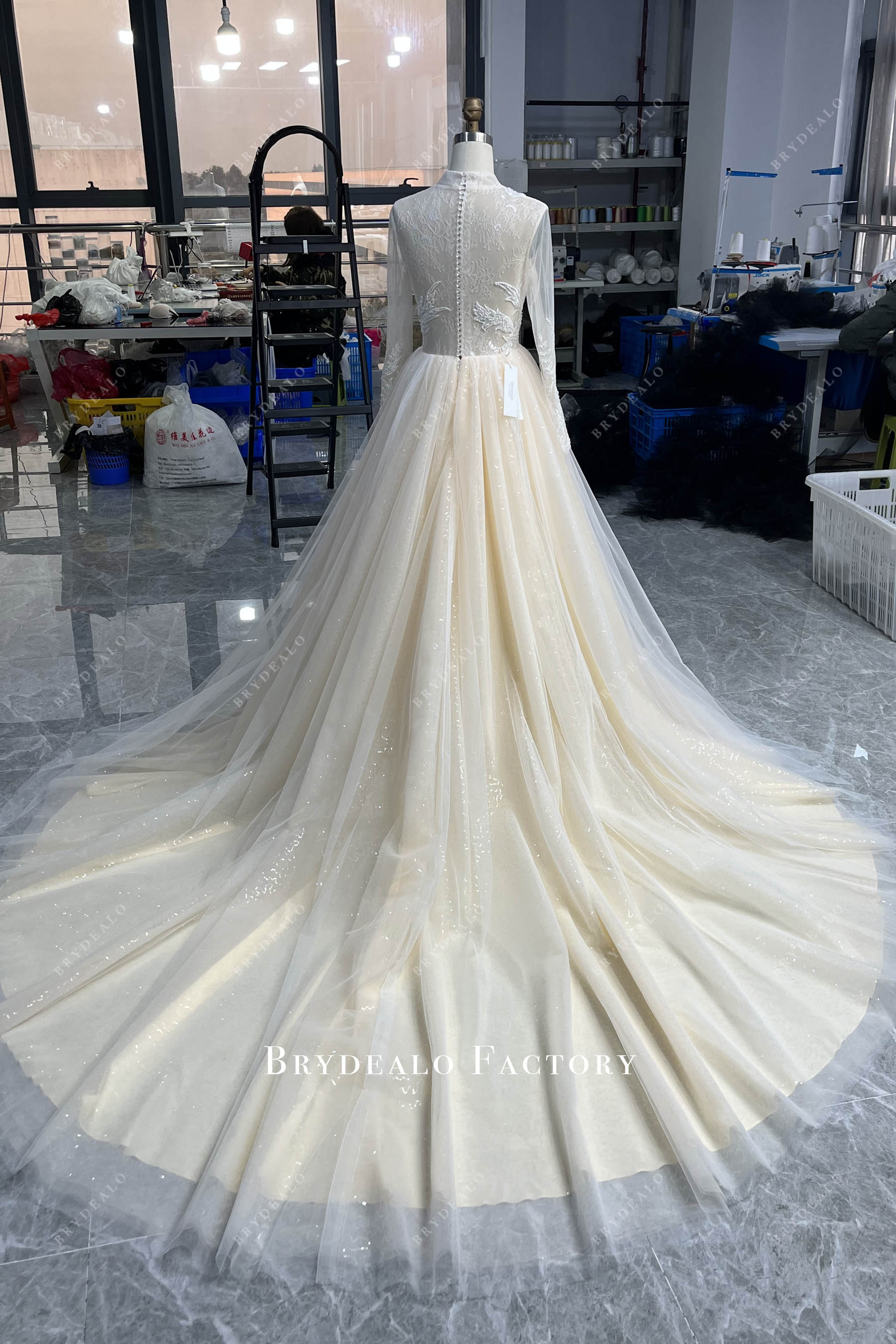 tailored long train A-line tulle wedding dress