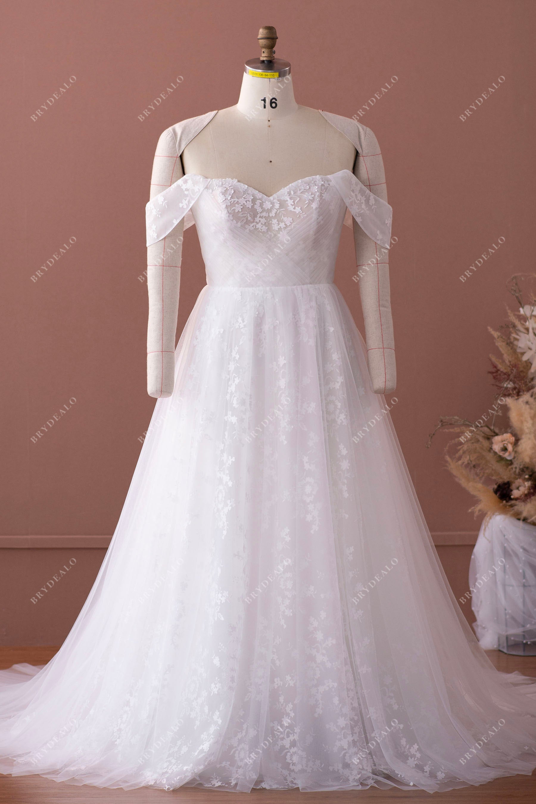 Plus Size Romantic Lace Off Shoulder Tulle Garden Wedding Dress