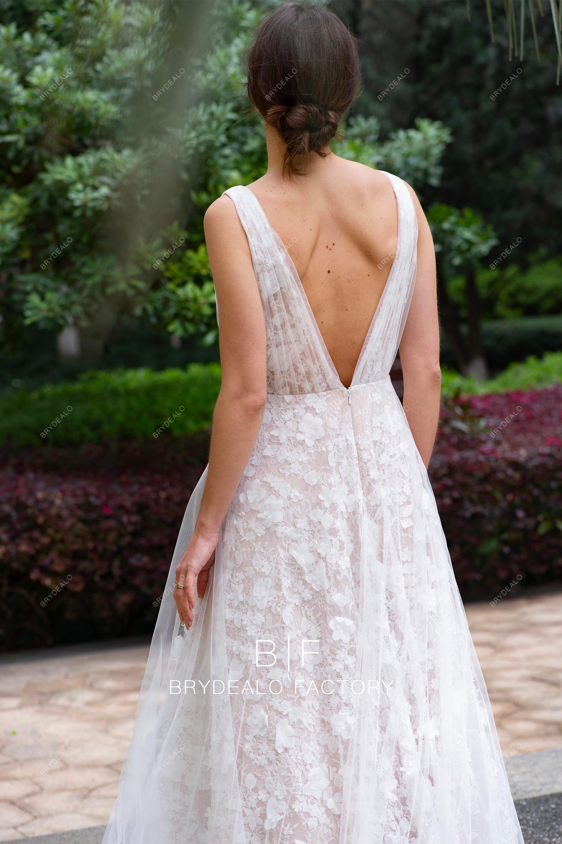 pleated V-back flower lace wedding dress