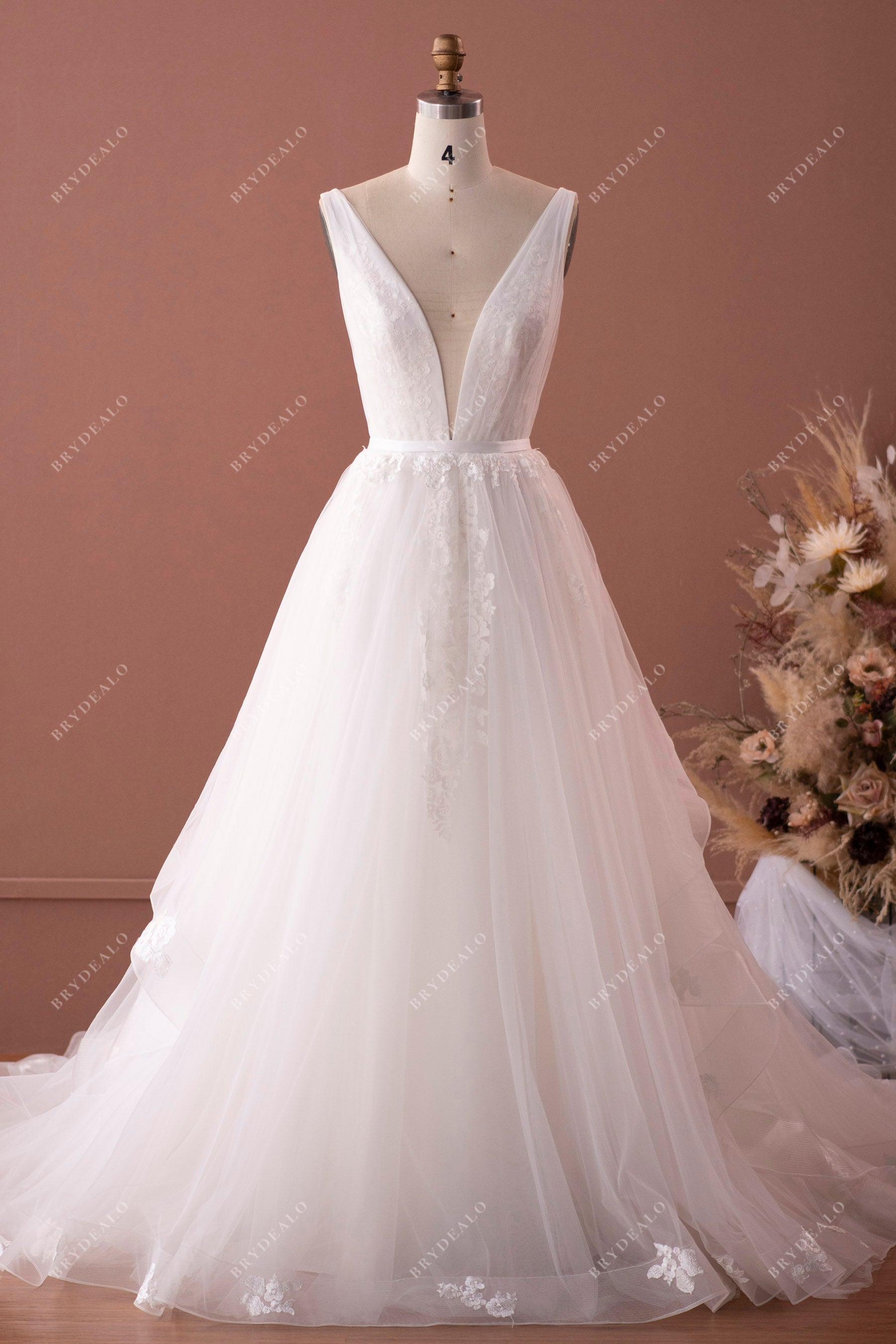 Sexy Plunging Sleeveless Lace Bridal Dress