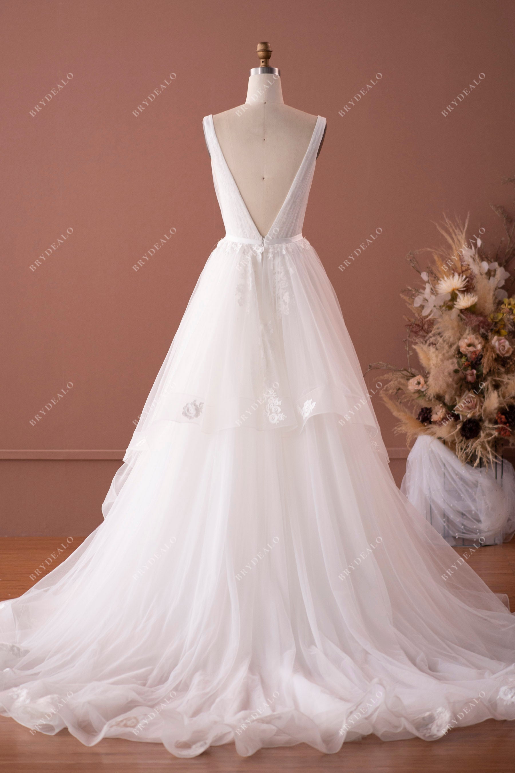Sexy V-back Ruffled Long Train Destination Bridal Dress
