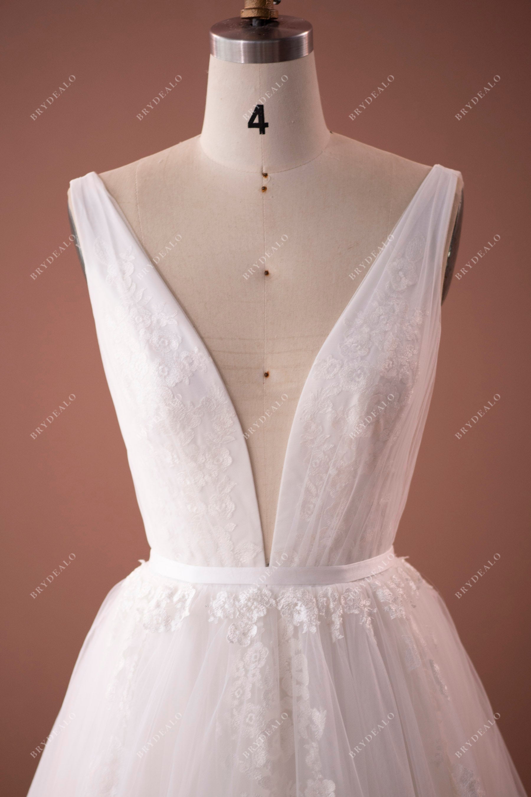Sleeveless Floral Lace Sexy V-neck Bridal Dress
