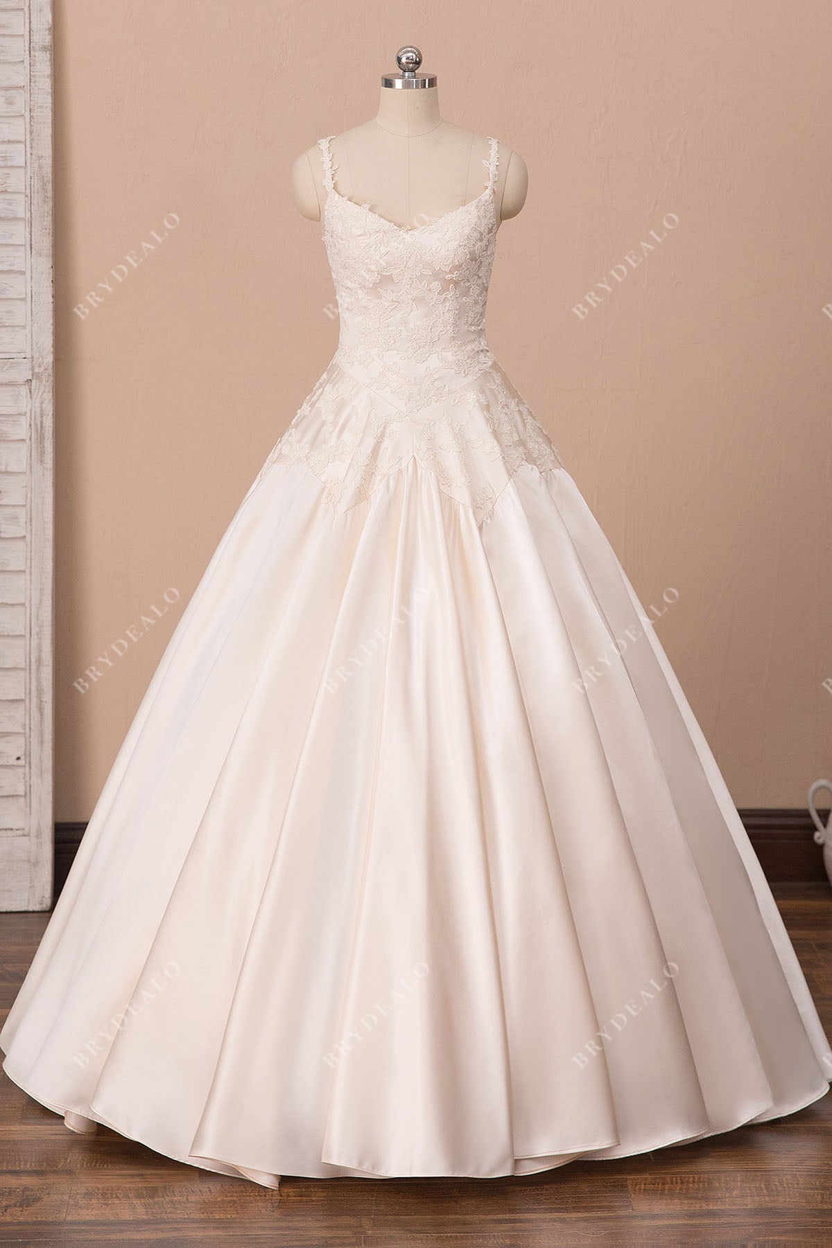 Retro Light Champagne Floor Length Lace Satin Bridal Ball Gown