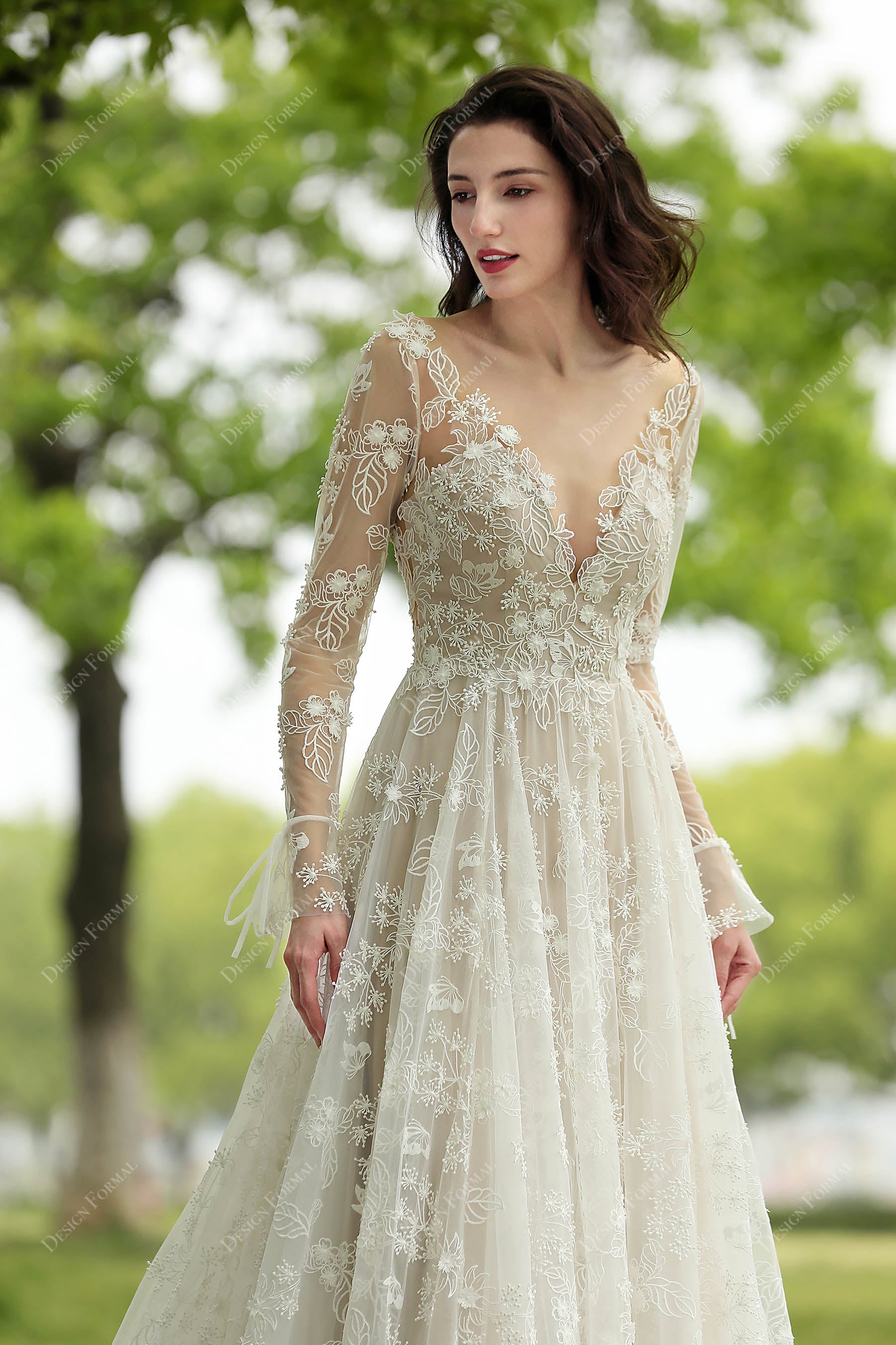 romantic V-neck long sleeve bridal dress