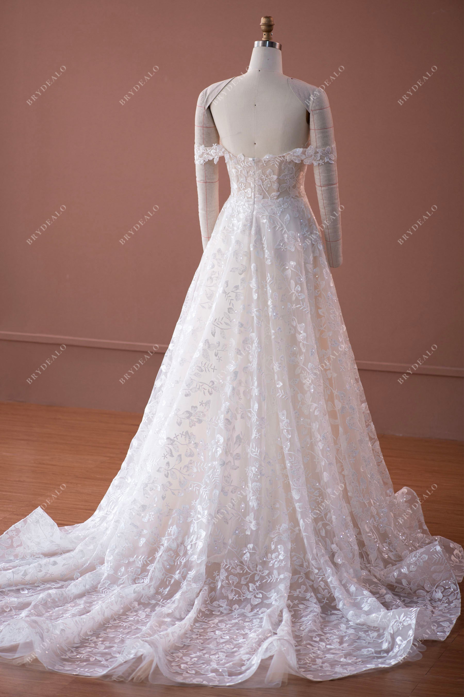 gorgeous ruffled hem A-line lace wedding dress