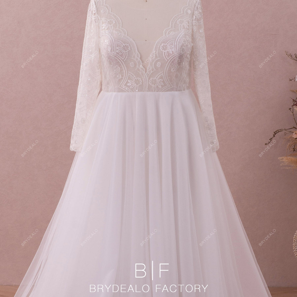 Plus Size Plunging Neck Sleeved Lace Tulle Elegant Bridal Dress Plus Size Plunging Neck Sleeved Lace Tulle Elegant Bridal Dress