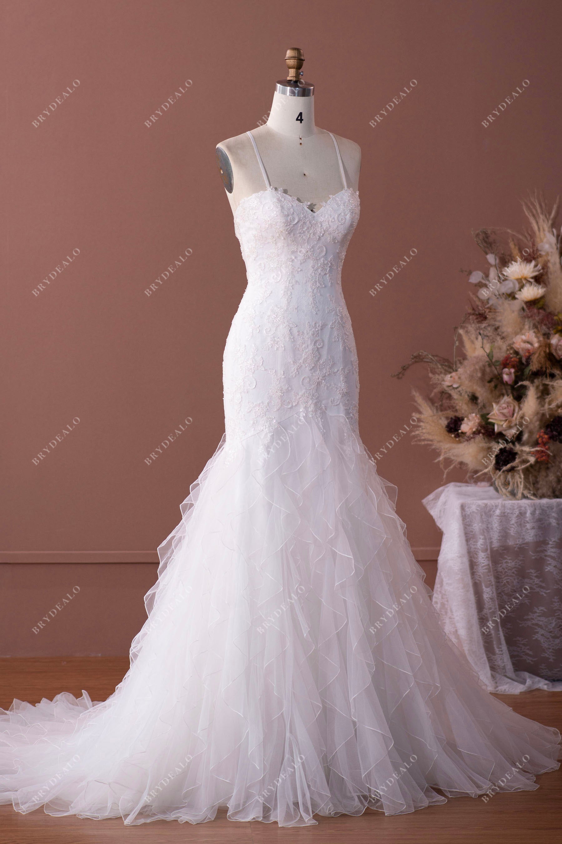 Sleeveless Sweetheart Lace Ruffled Timeless Mermaid Wedding Dress