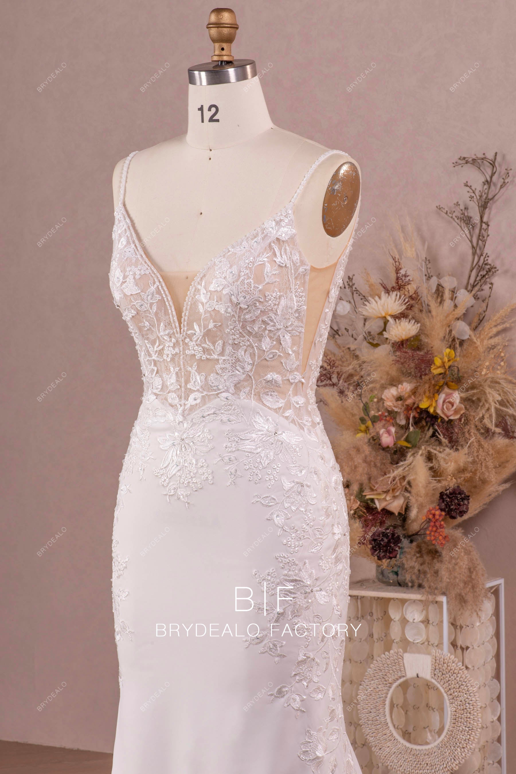 sleeveless designer lace autumn wedding dress