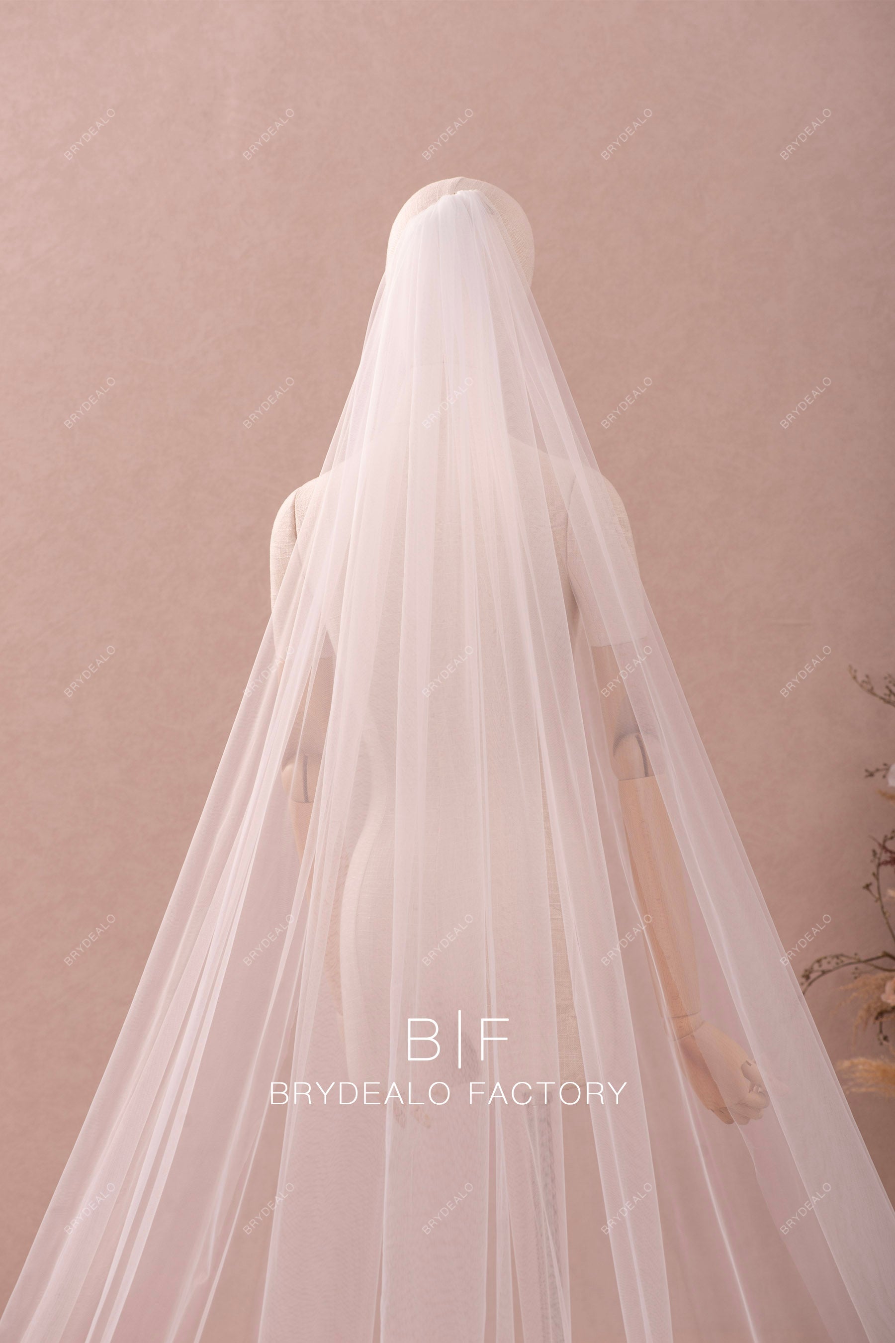 single tier long lace bridal veil for wedding