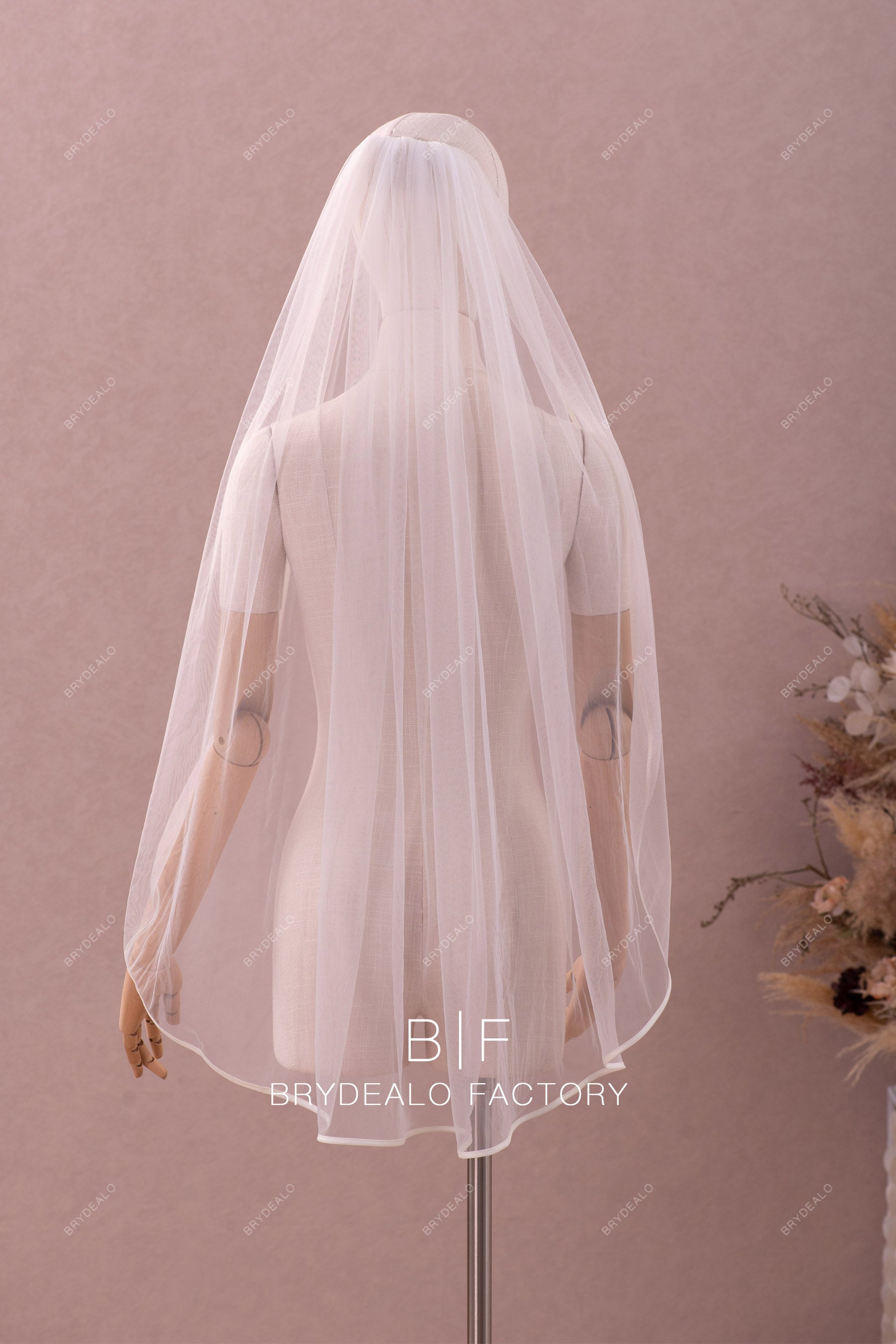 fingertip length single tier tulle bridal veil 