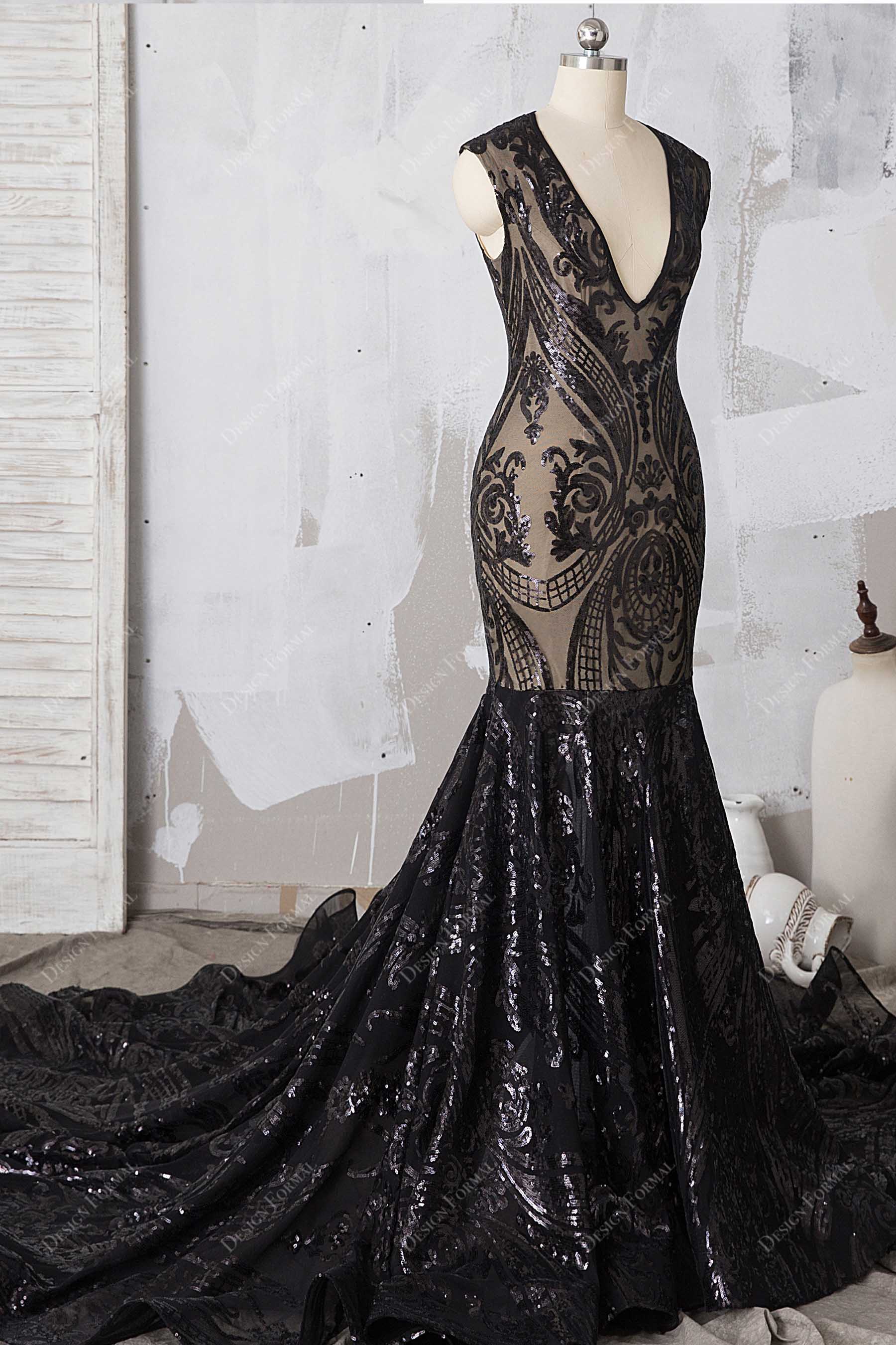 sleeveless mermaid black prom gown