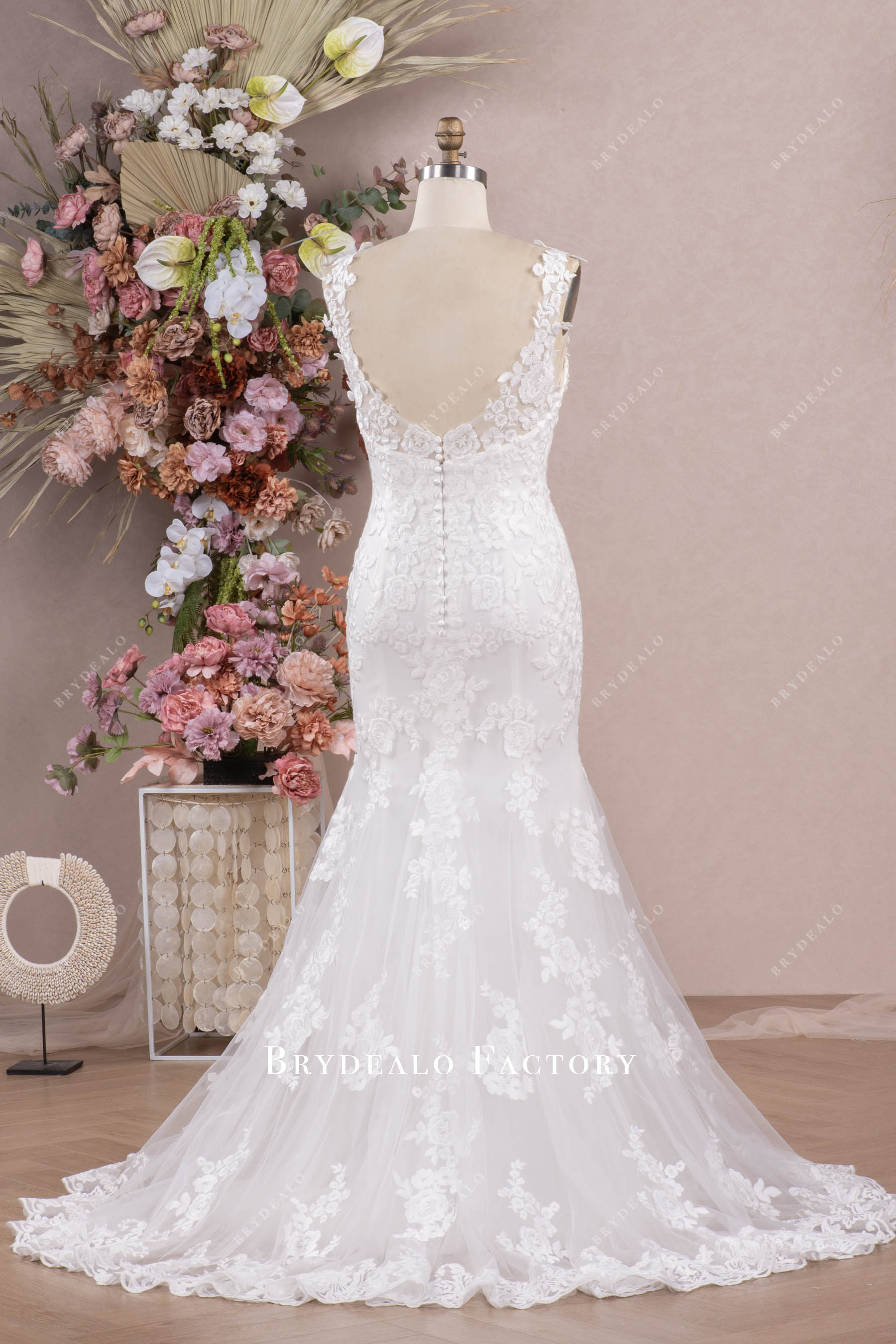 sleeveless mermaid elegant long wedding gown