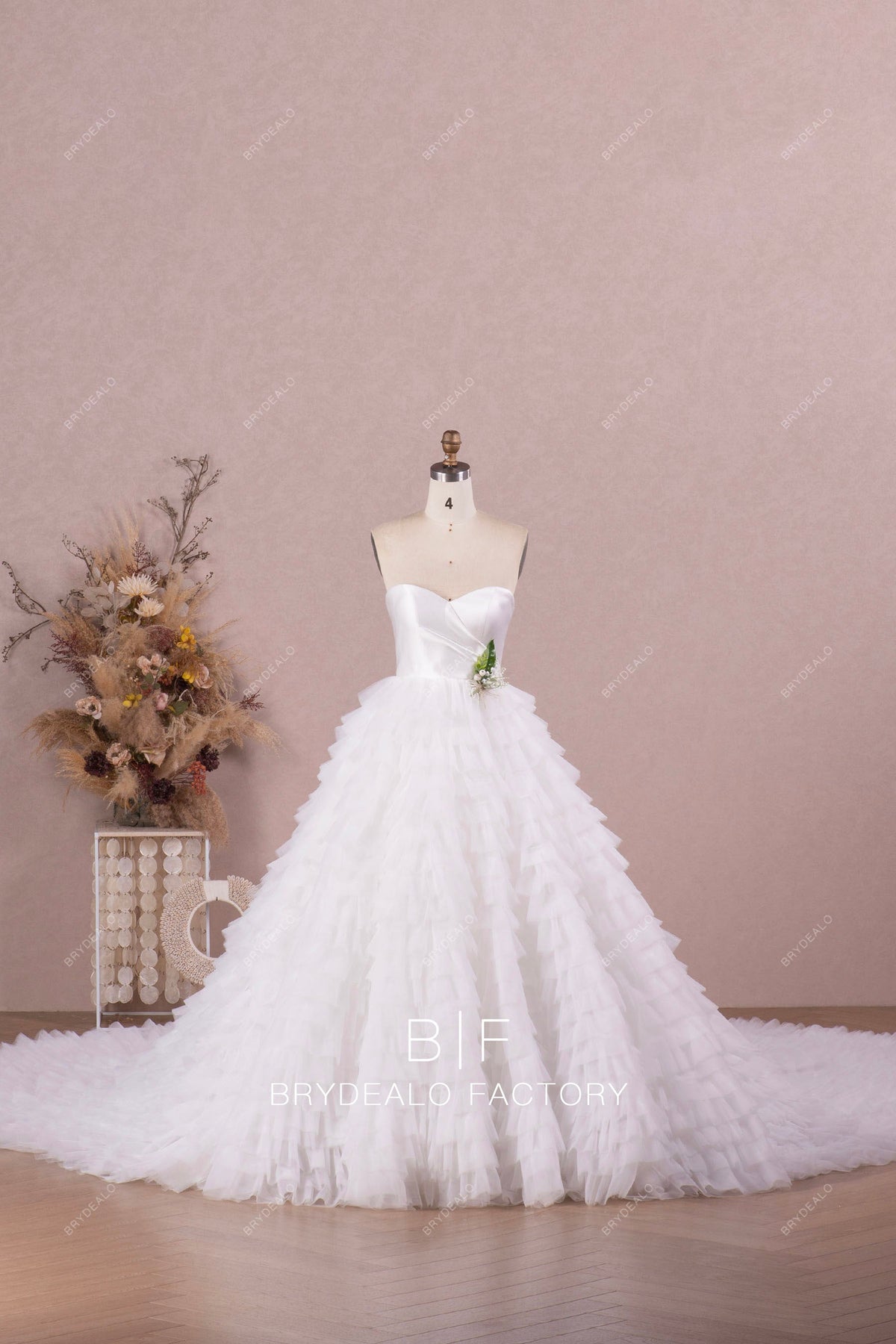Vintage Ball Gown Sweetheart Neck White Satin Prom Dress Wedding Dress DP3996
