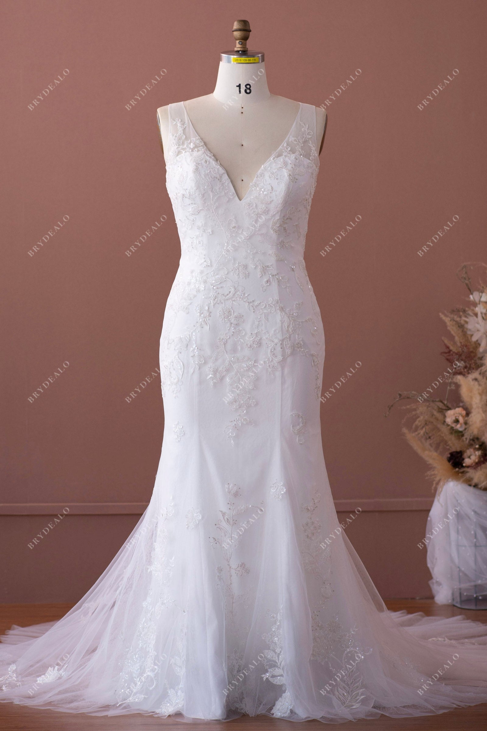 V Neck Plus Size Mermaid Fitted Lace Long Sleeves Wedding Dresses main image 1