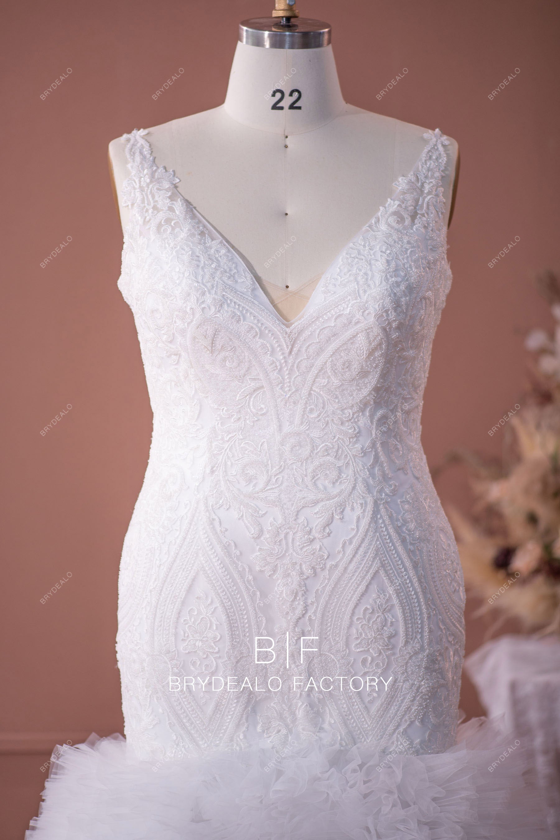 straps V-neck sleeveless modern wedding dress