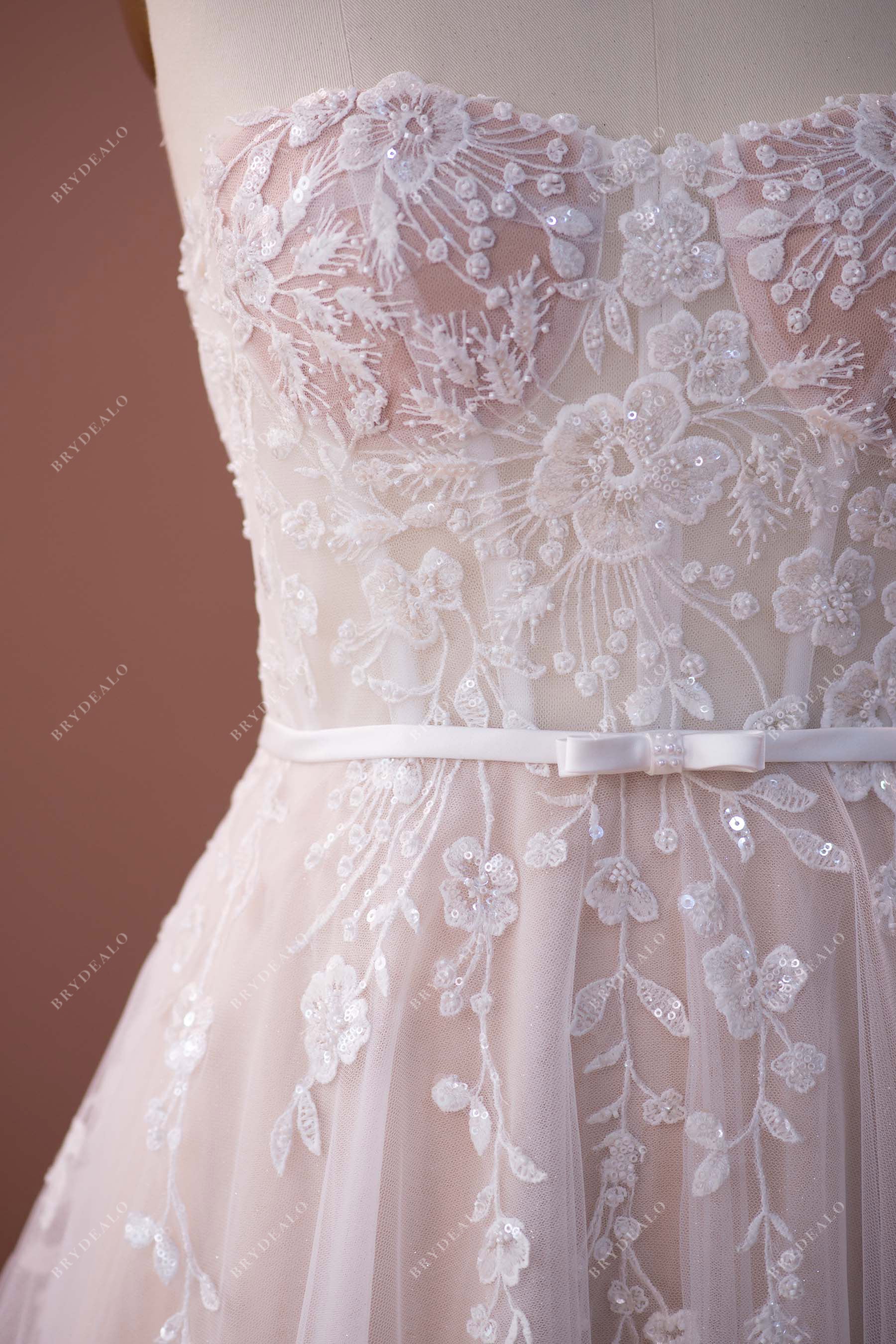 beautiful lace sweetheart strapless corset wedding dress