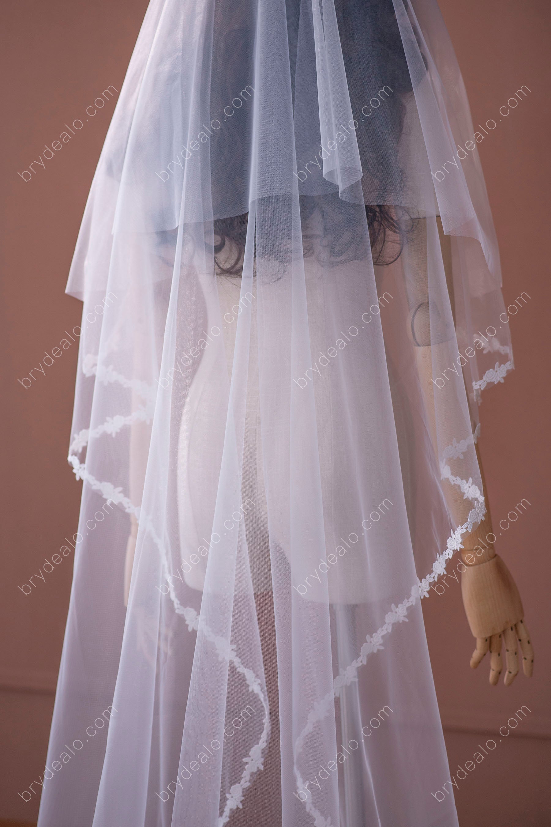 beautiful elegant waterfall lace veil