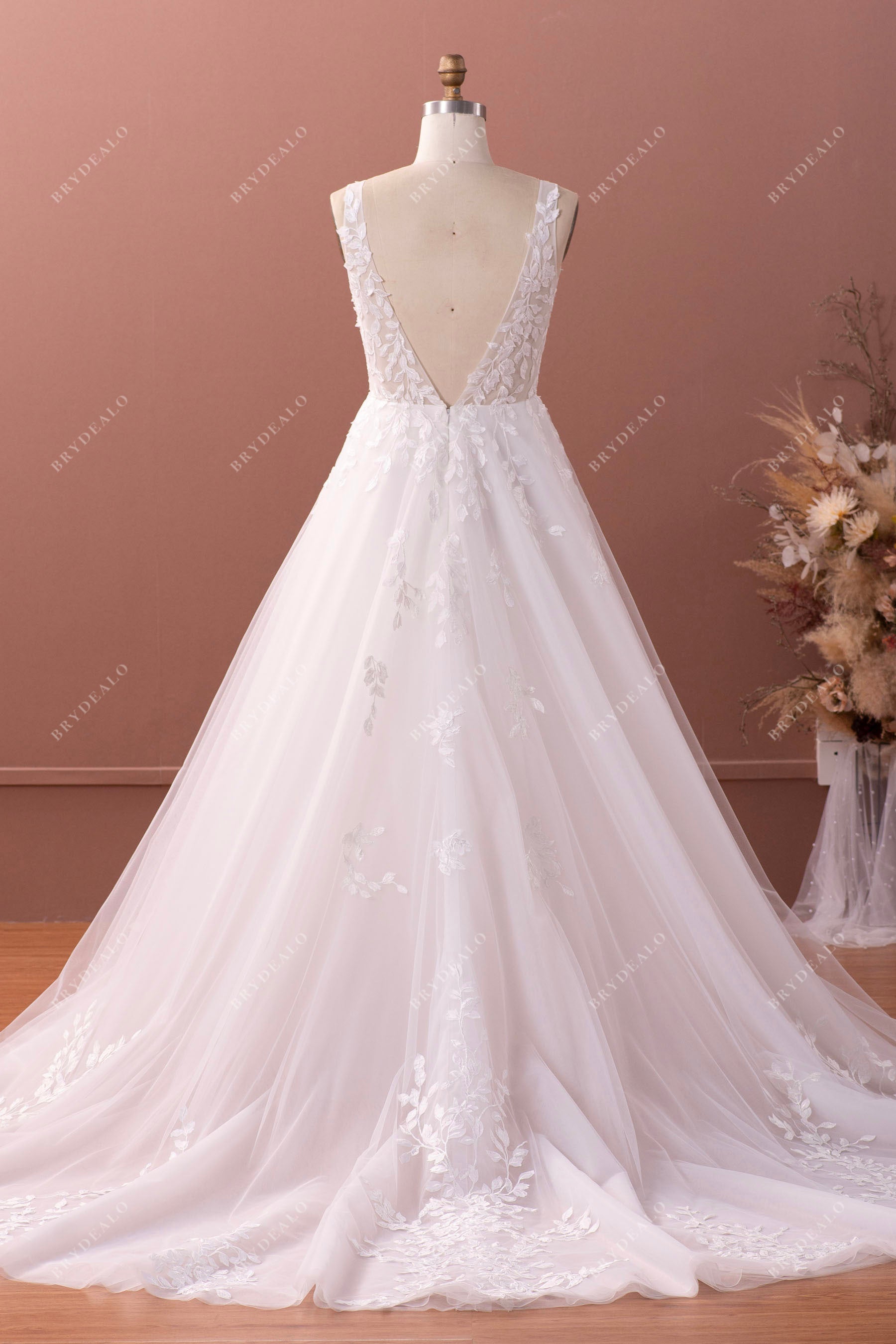 sexy open v-back long tulle wedding dress