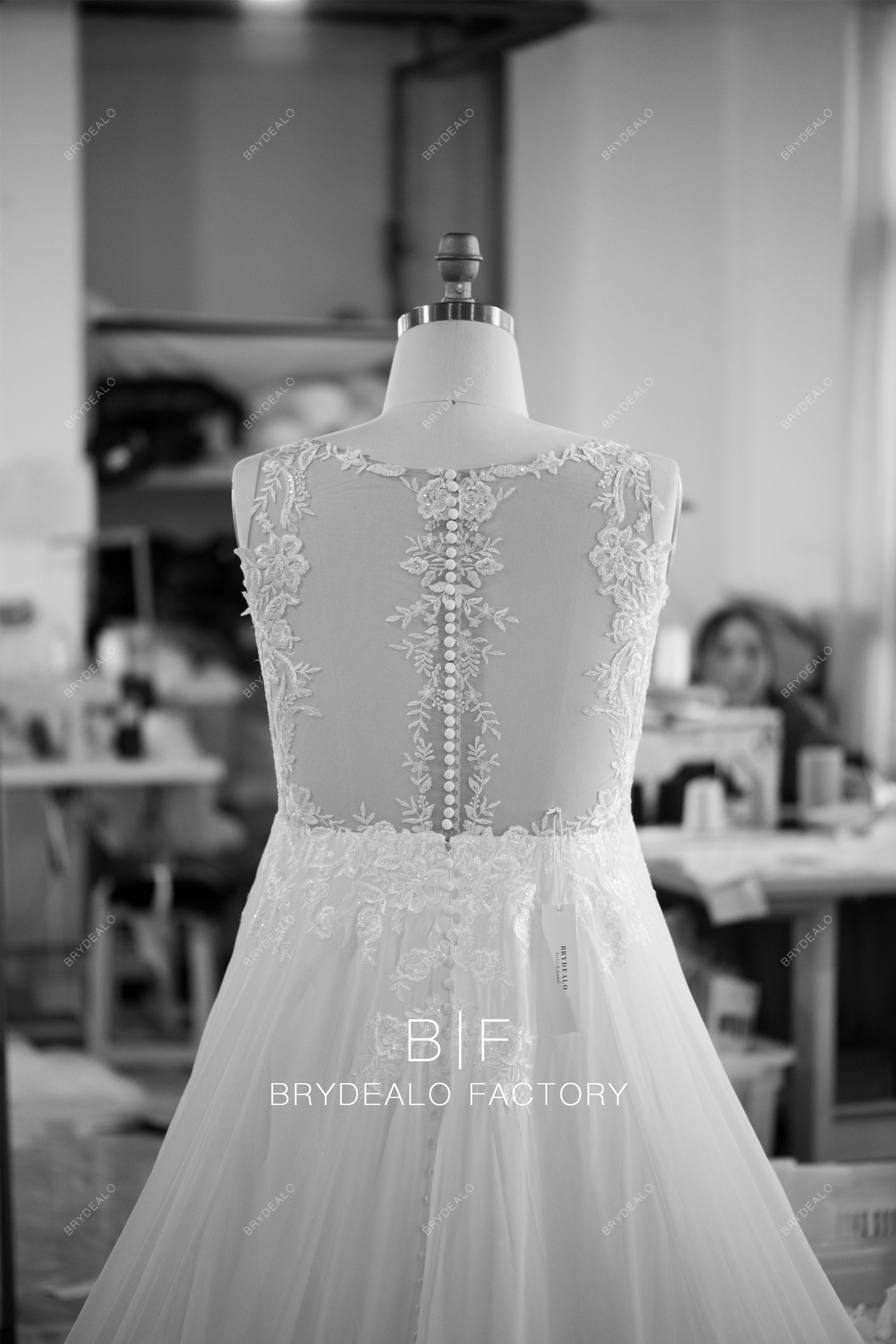 plus size lace buttoned back elegant wedding dress